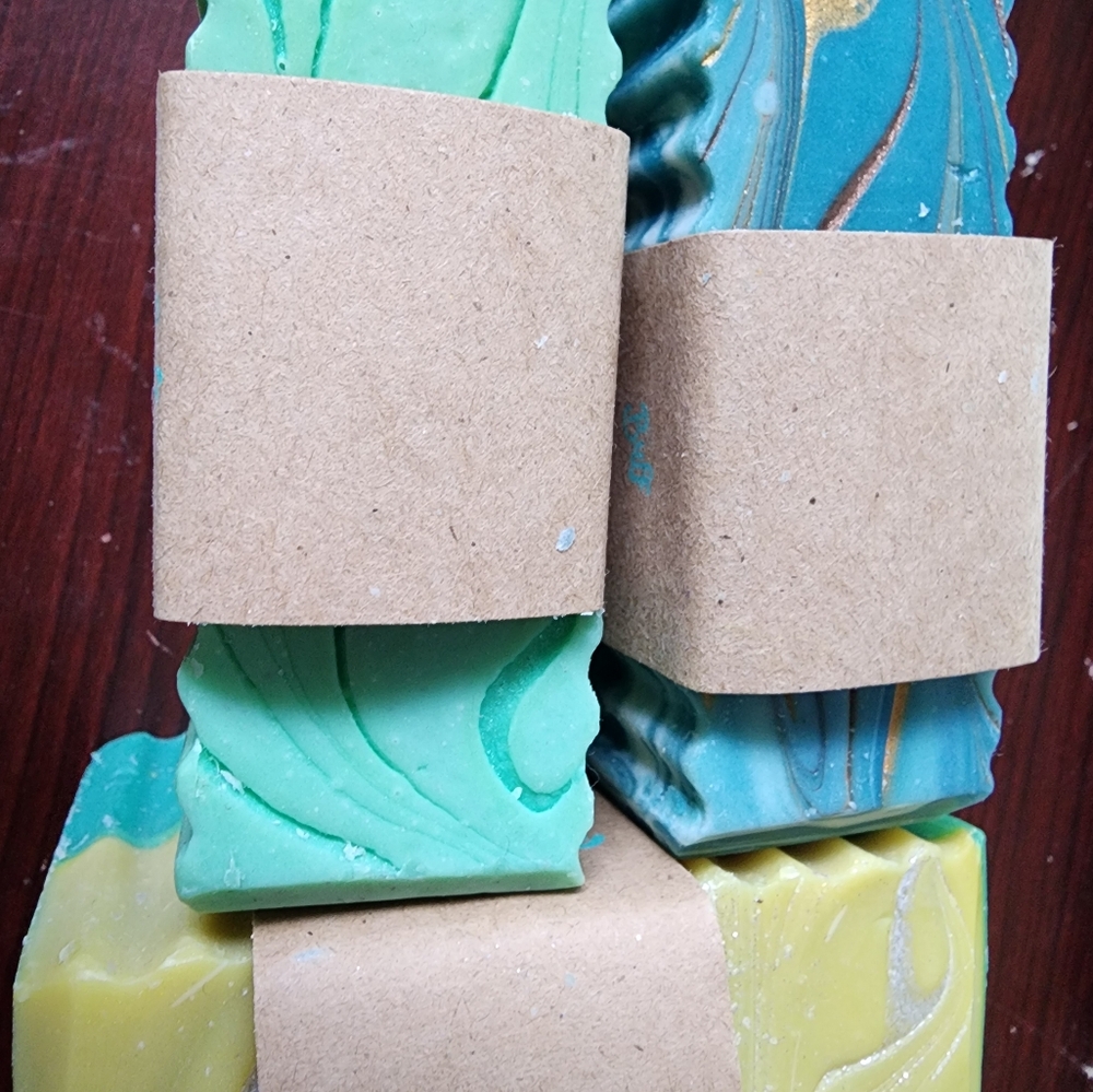 Aloe & Clover, Magnolia, and 5 O'Clock Soap Set. - Picture 6 of 14
